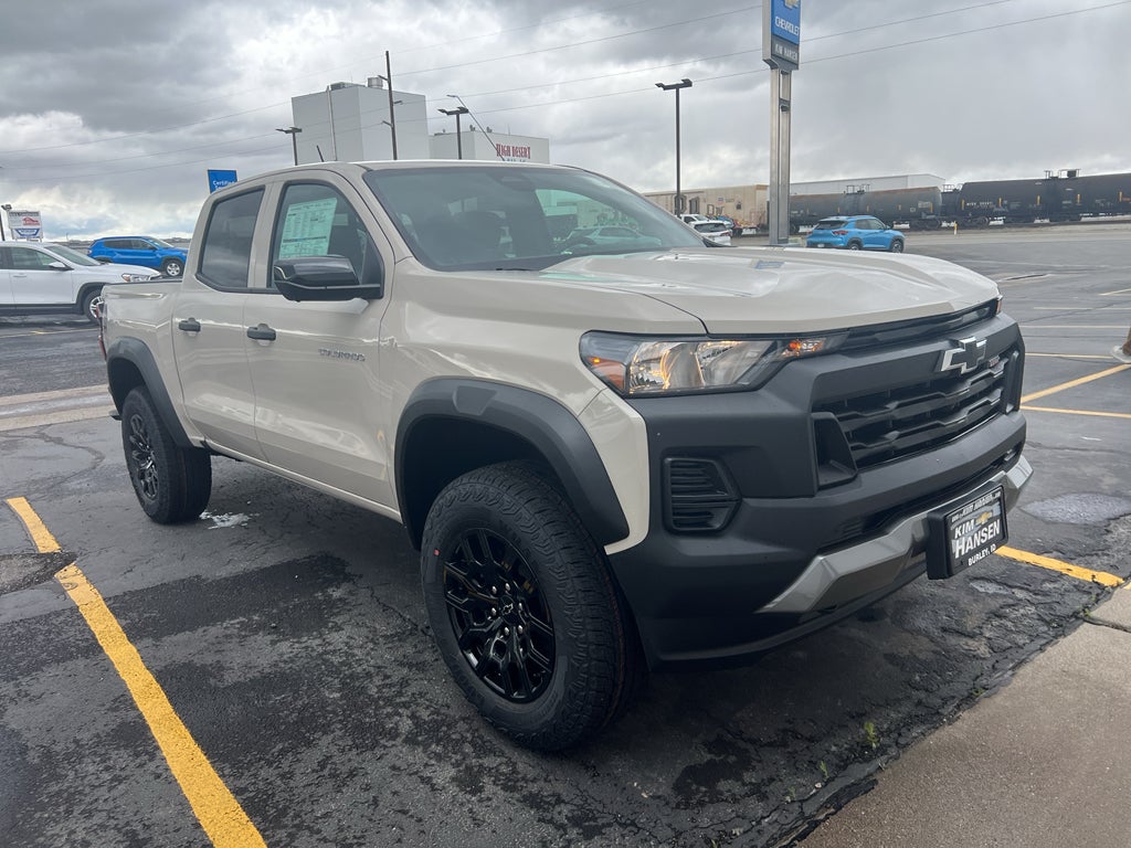 2026 Chevrolet Colorado Trail Boss in White Sands — front three-quarter view