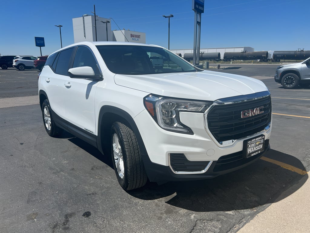 2024 GMC Terrain SLE in Summit White — front three-quarter view
